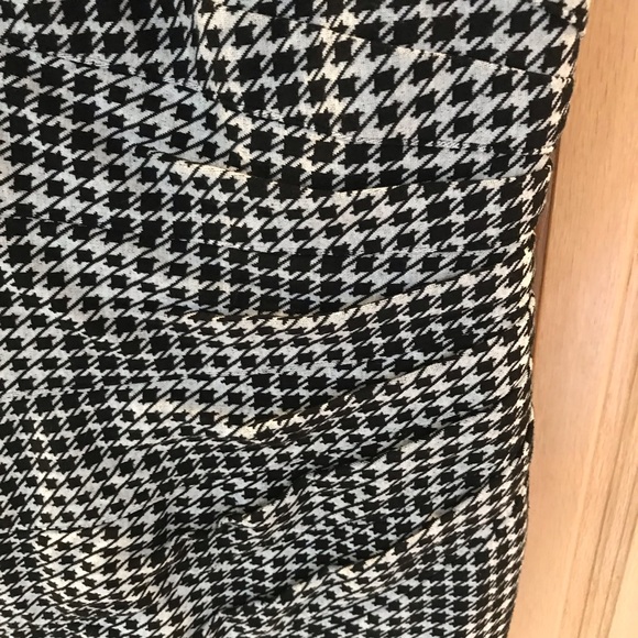 Jessica Simpson houndstooth sheath dress, size 6. - Picture 4 of 5
